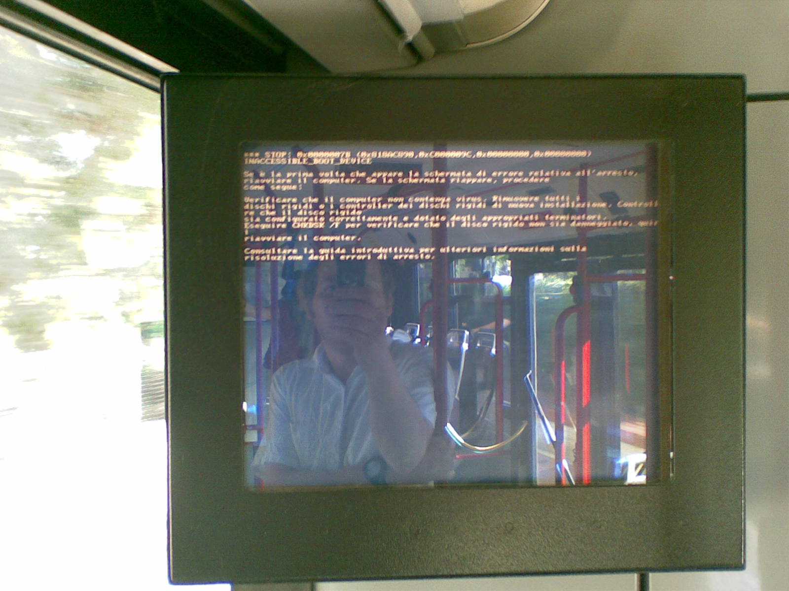 Computer screen displaying error messages