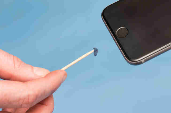 Dip the cotton swab in isopropyl alcohol.
Gently insert the cotton swab into the charging port.