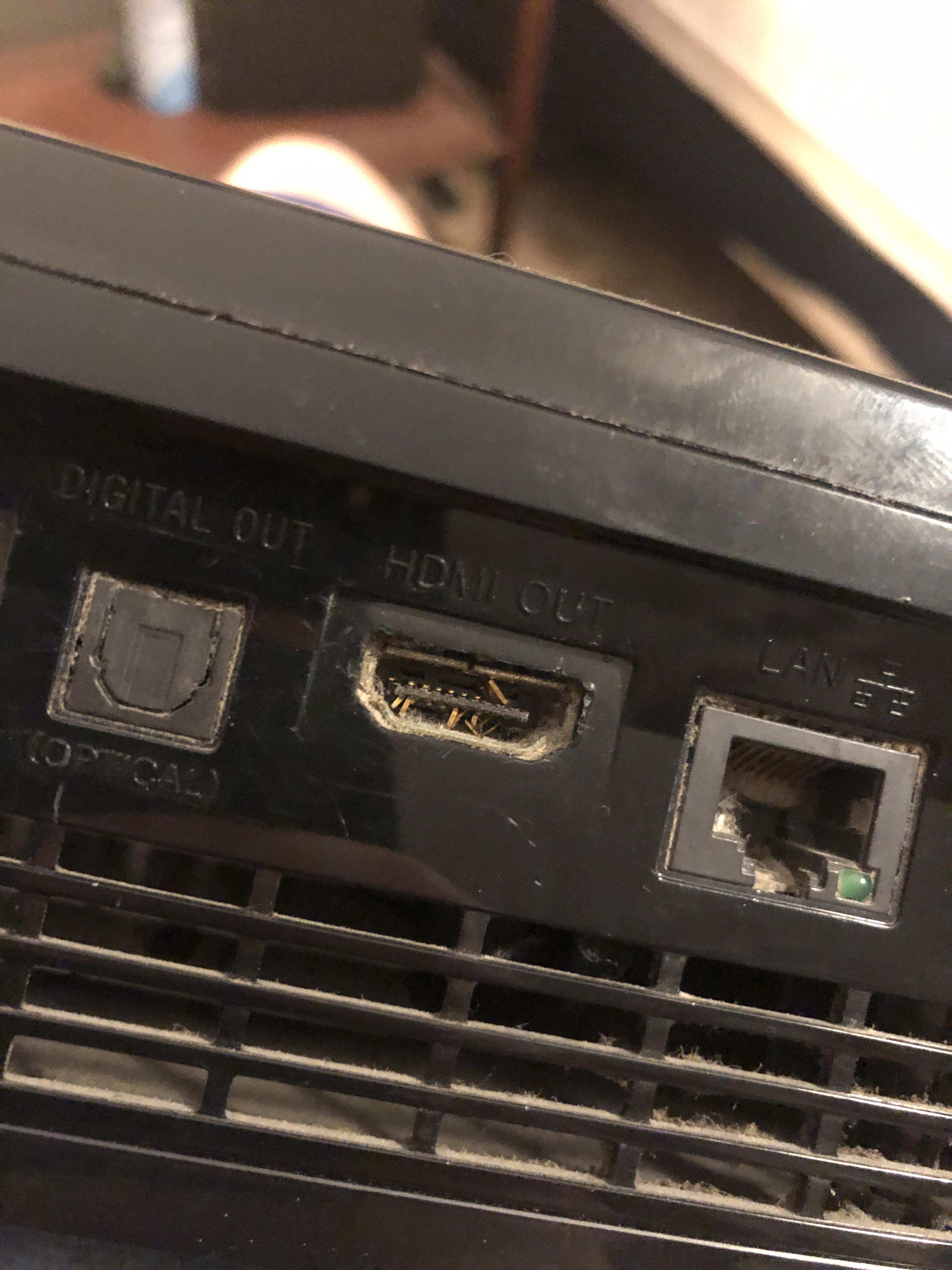 Inspect the HDMI port on the PS3 and make sure there are no bent or damaged pins.
If any pins are bent, it may require professional repair.