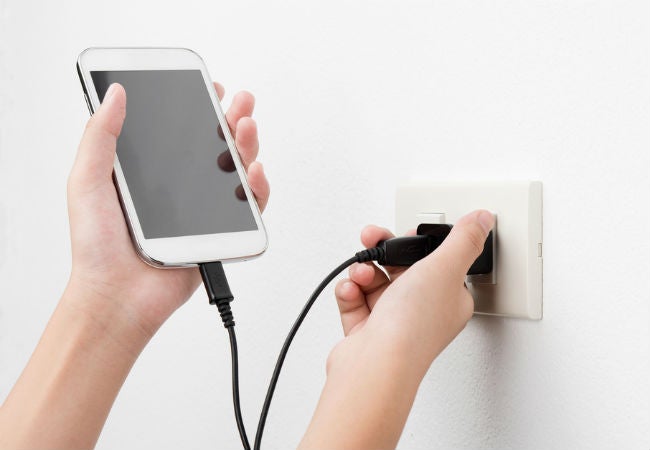 Make sure the wall outlet is working properly by plugging in another device.
If it does not work, try a different outlet.