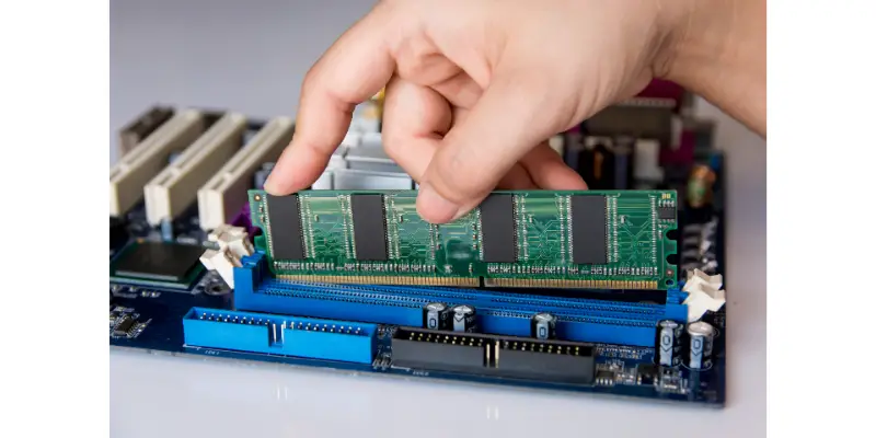 Remove the RAM modules from their slots carefully.
Clean the modules and the slots using compressed air or a soft cloth.