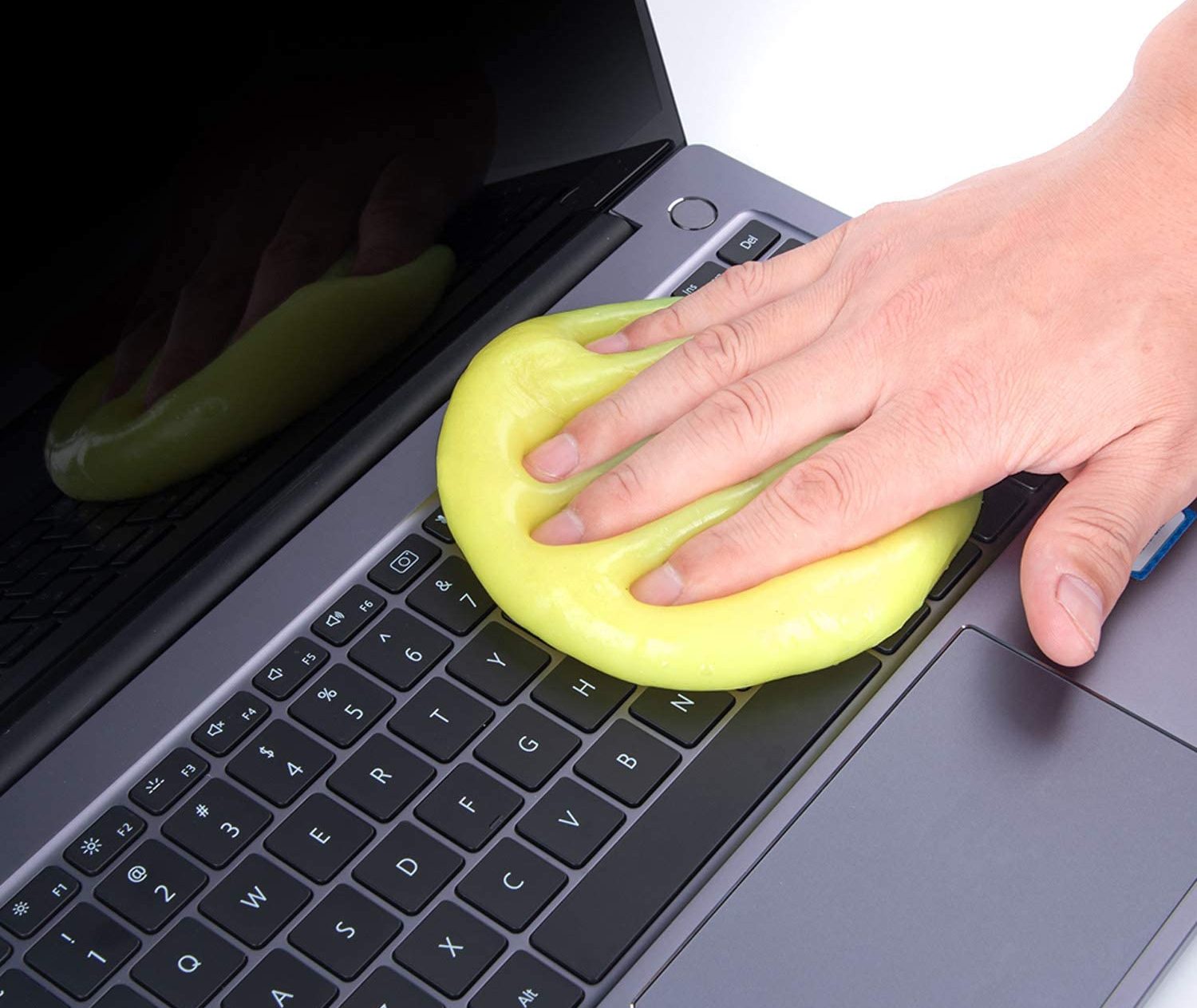 Turn off your computer and unplug the mouse.
Use a soft cloth or cotton swab dampened with a small amount of rubbing alcohol to clean the mouse surface and buttons.